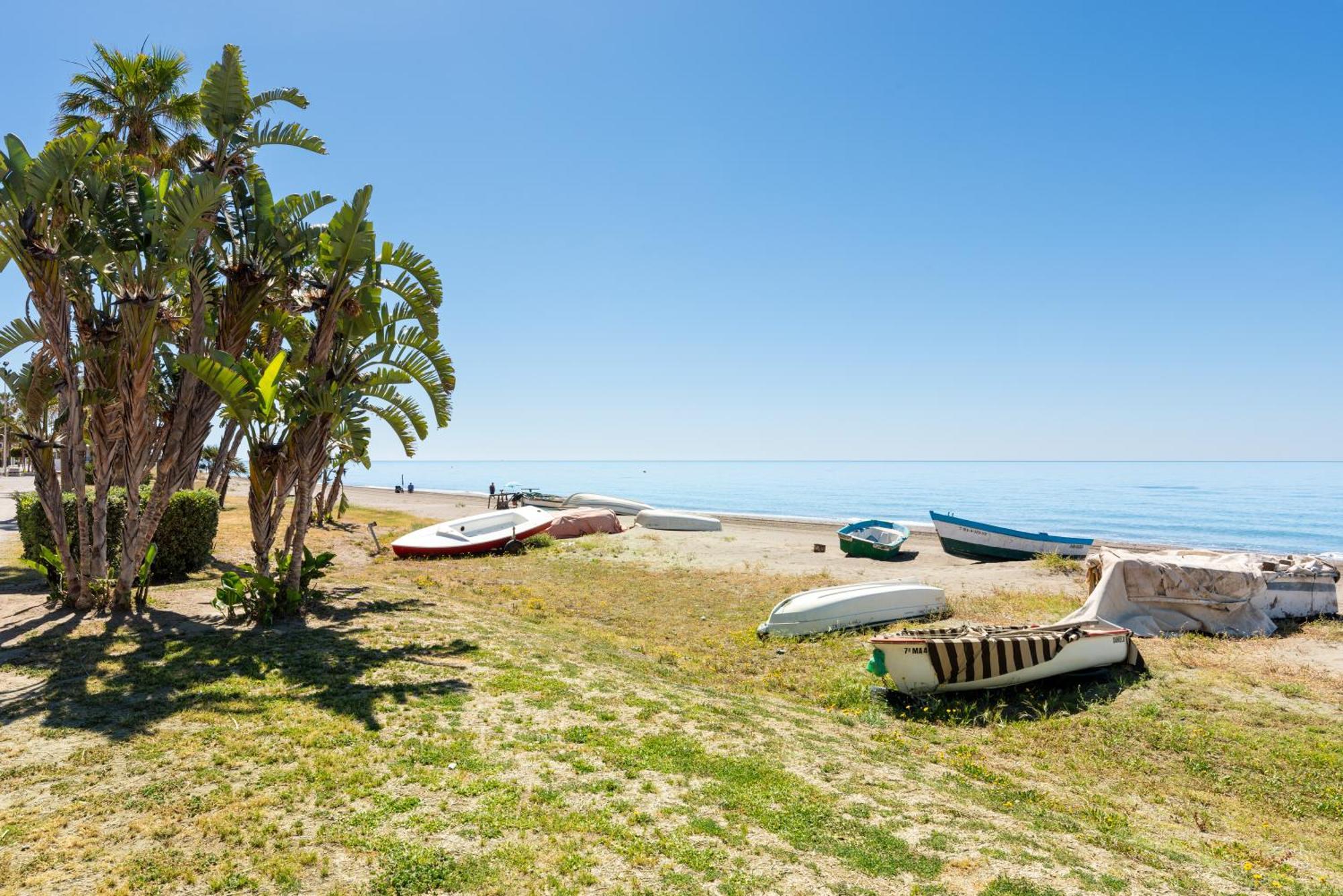 Wintowinrentals 1ª Linea De Playa, Parking Y Wifi Rincón de la Victoria Esterno foto