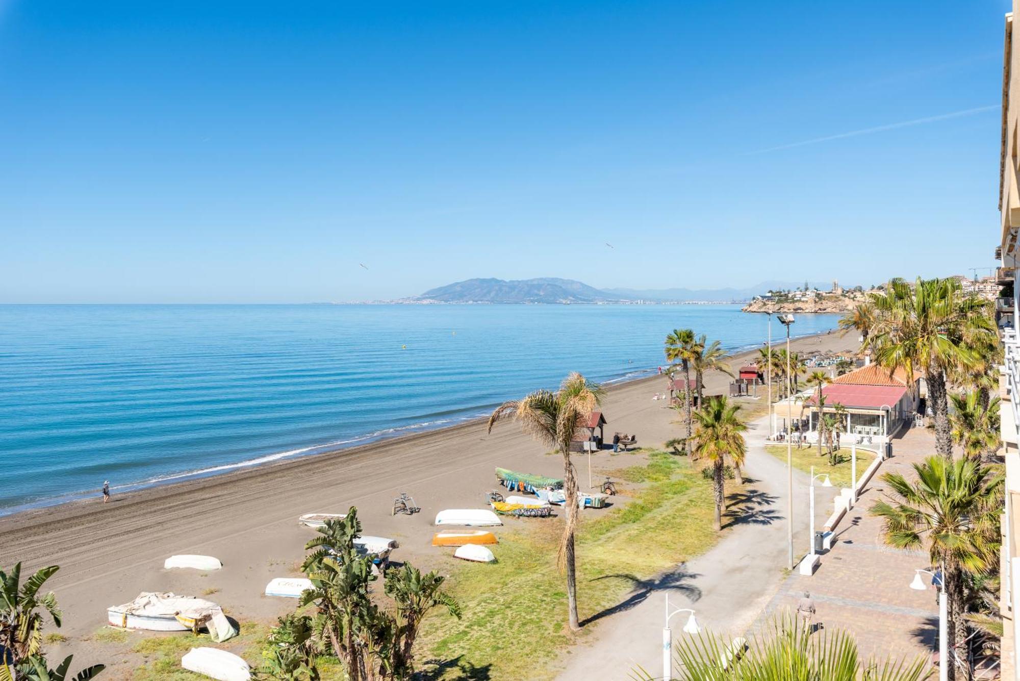 Wintowinrentals 1ª Linea De Playa, Parking Y Wifi Rincón de la Victoria Esterno foto