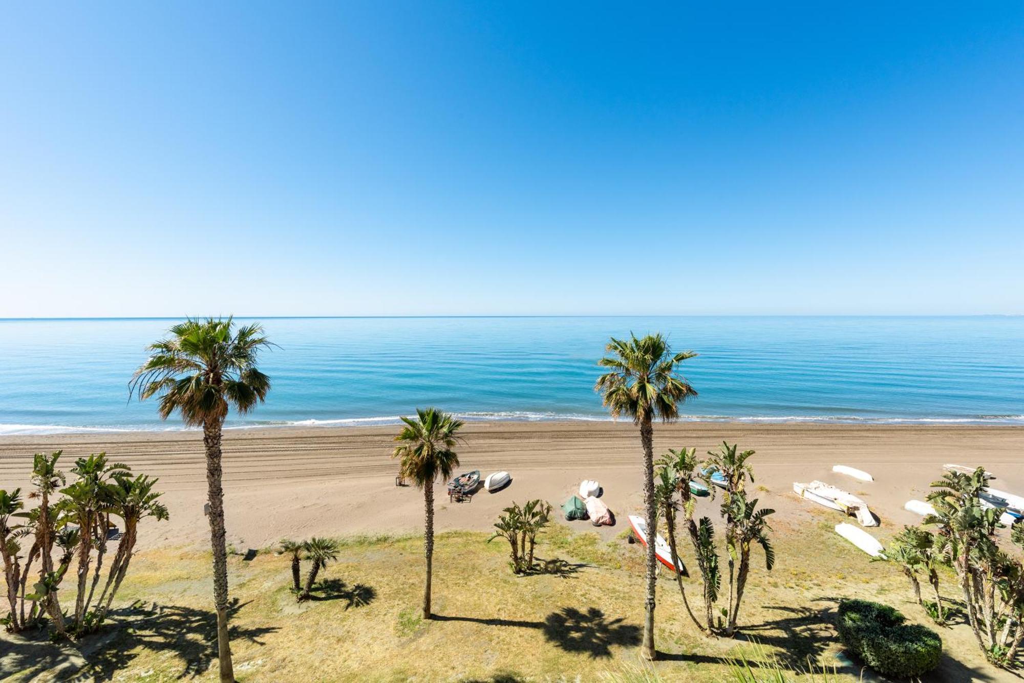 Wintowinrentals 1ª Linea De Playa, Parking Y Wifi Rincón de la Victoria Esterno foto