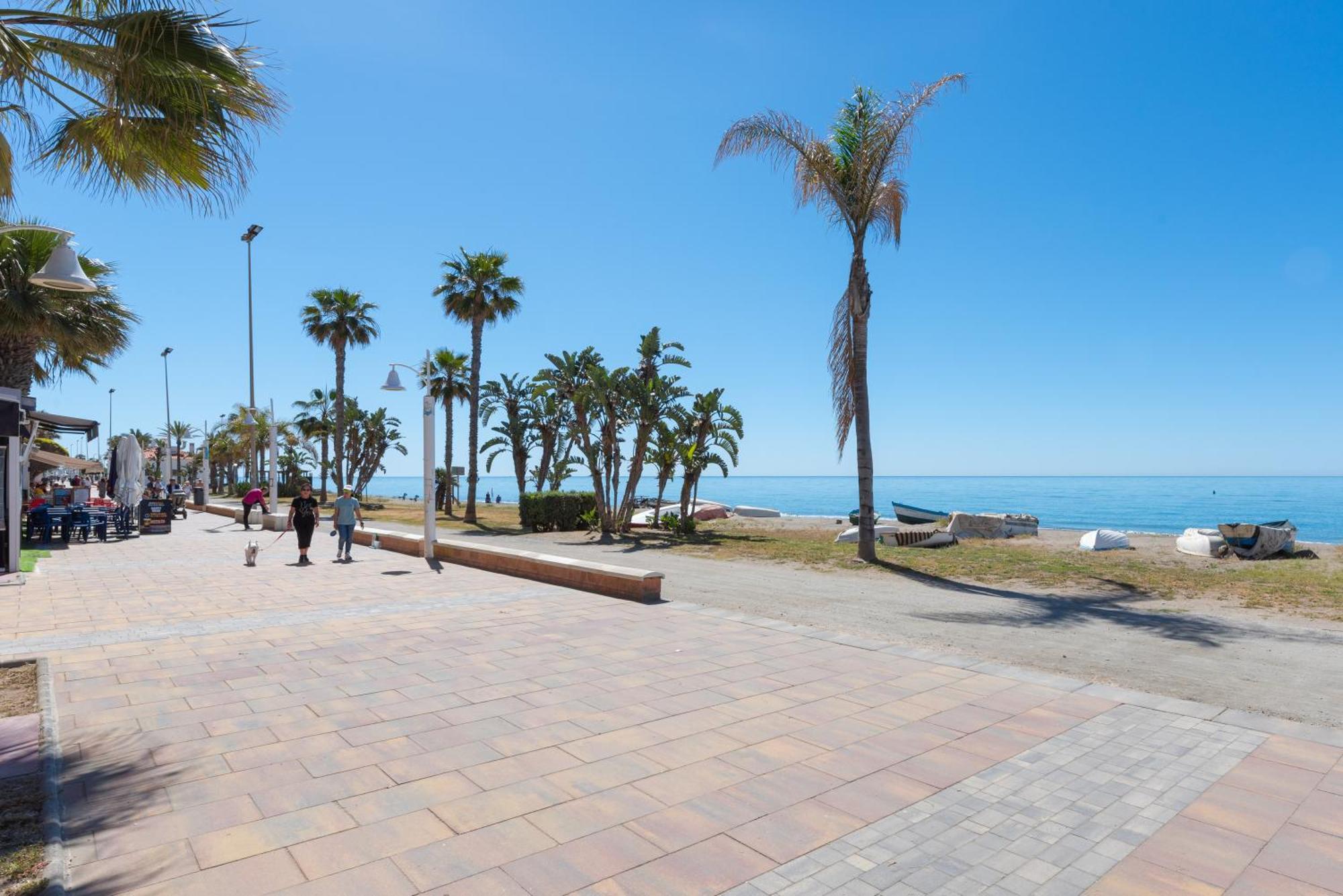 Wintowinrentals 1ª Linea De Playa, Parking Y Wifi Rincón de la Victoria Esterno foto